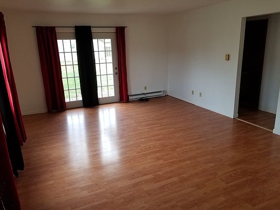 5th image of 1116 E Arnold St