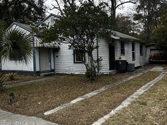 2nd image of 1519 8TH Street W
