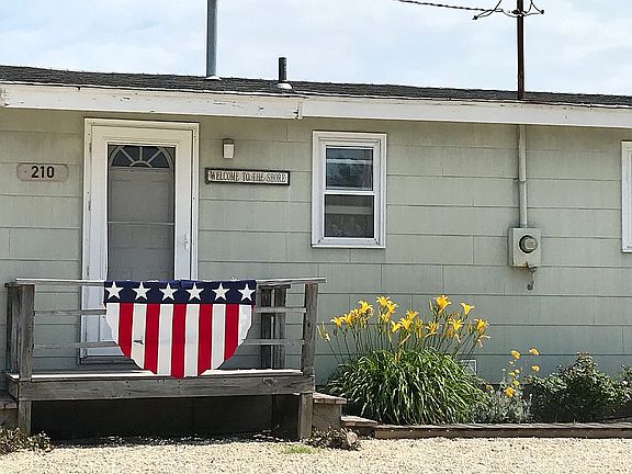 2nd image of 210 Nautilus Dr