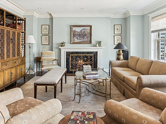 3rd image of 1209 N Astor St #10S