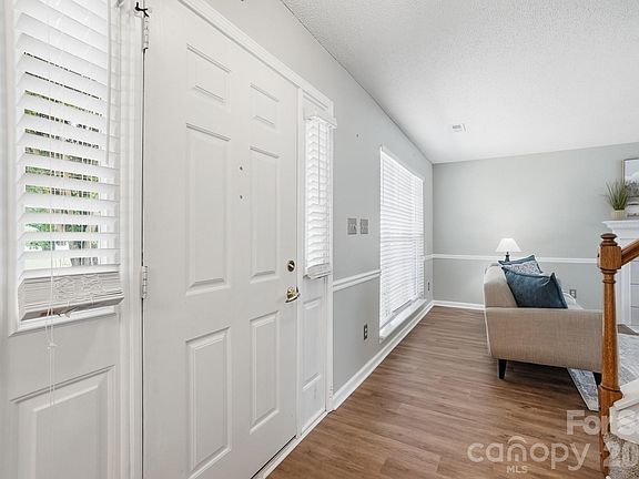 4th image of 3947 Longwood Dr SW