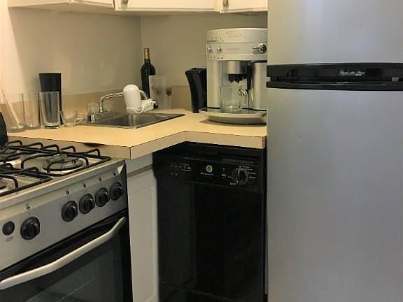 5th image of 328 E 74th St APT 4C