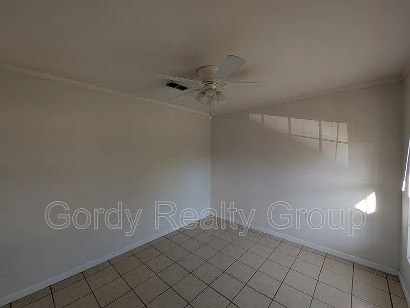 1 bed, 1.0 bath, $800 — Photo 2