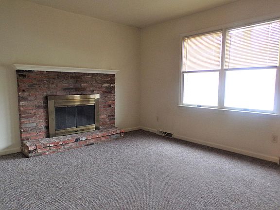 5th image of 32 Leighton Ave #34