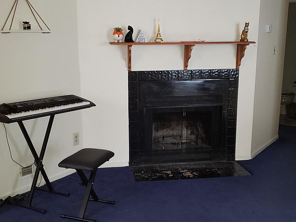 4th image of 115 Edgewater Dr #15