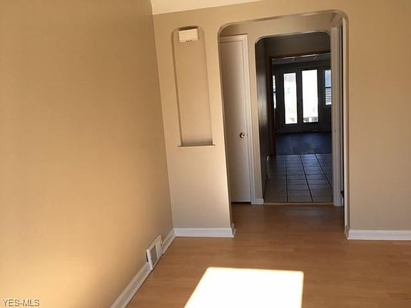 4th image of 25401 Drakefield Ave