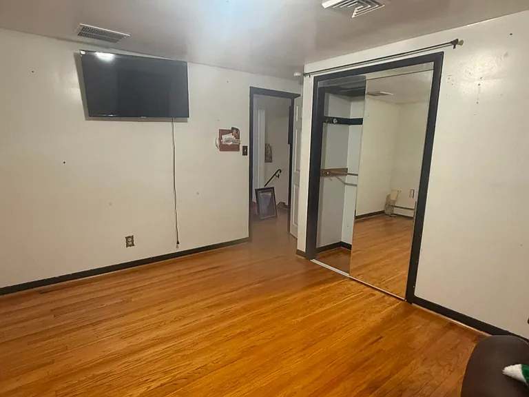 5917 Roosevelt Ave — Photo 3