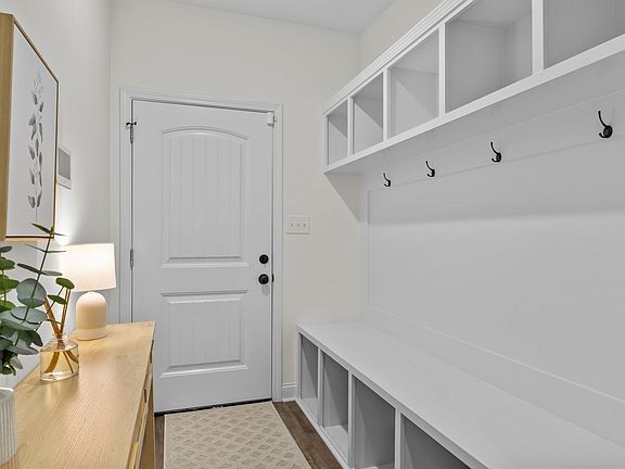3rd image of 613 N Stewart St