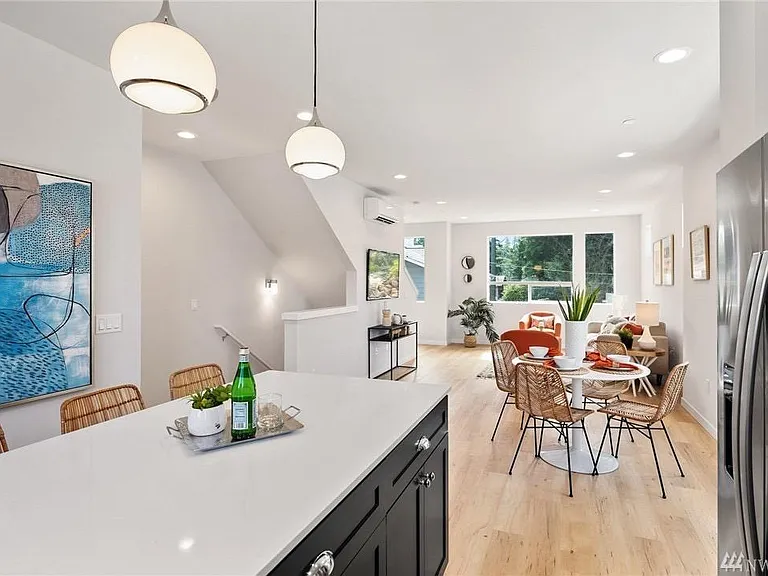 18322 1st Ave NE #F — Photo 7
