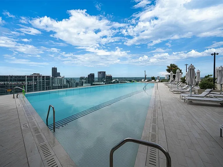 300 Biscayne Blvd #4707W — Photo 7