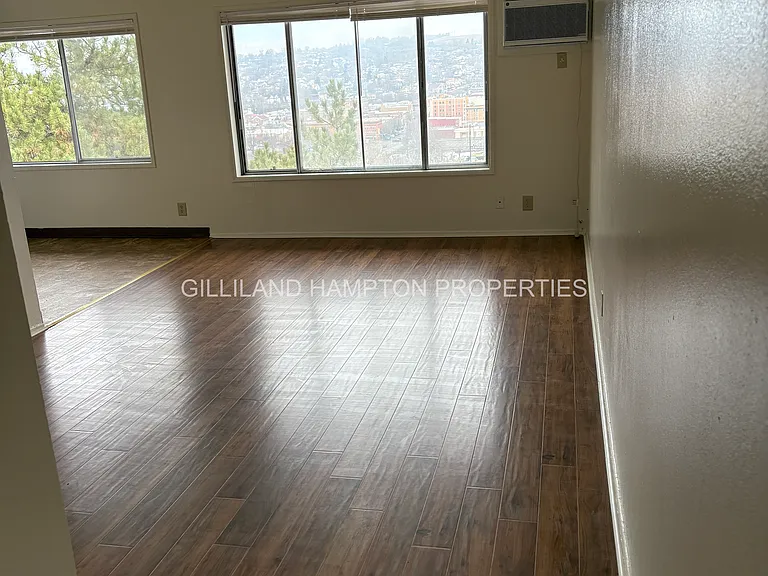 825 SE 2nd St #8 — Photo 6