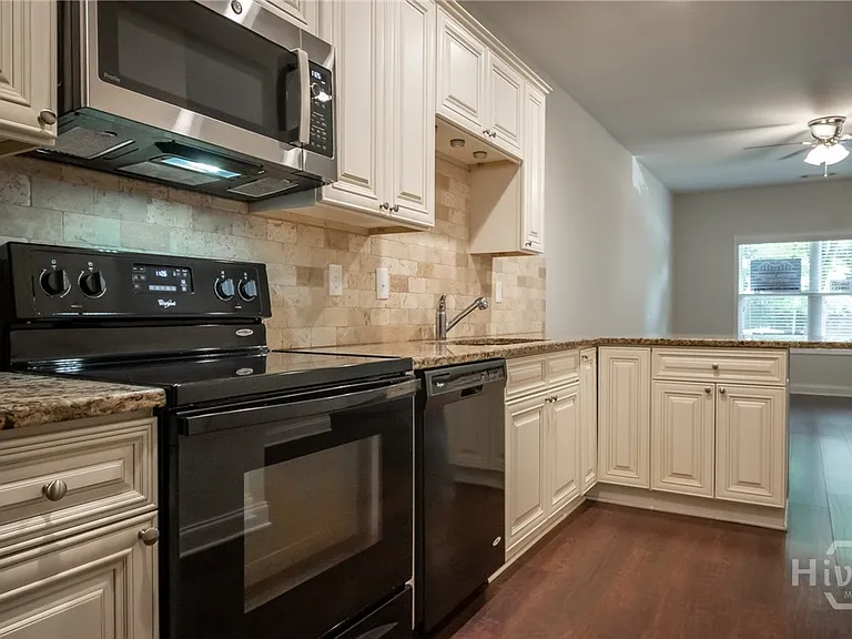 1131 Binghampton Cir — Photo 7