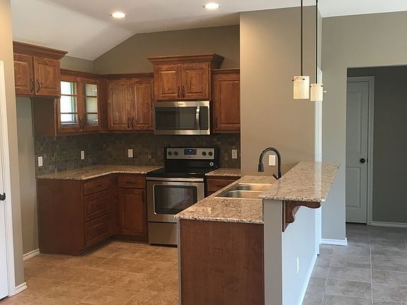 4th image of 361 Molly Ln
