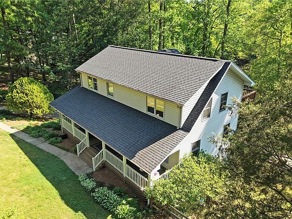4th image of 215 Riverside Dr