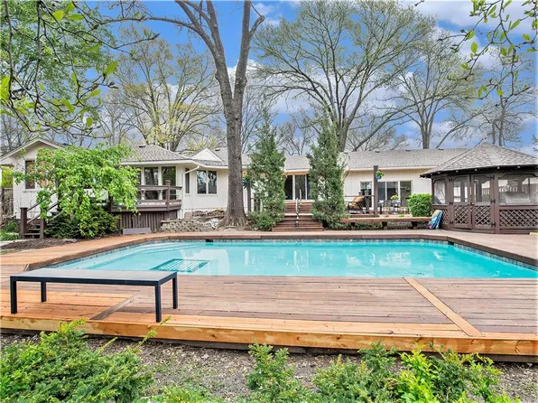 9844 Overbrook Rd, Leawood, KS 66206