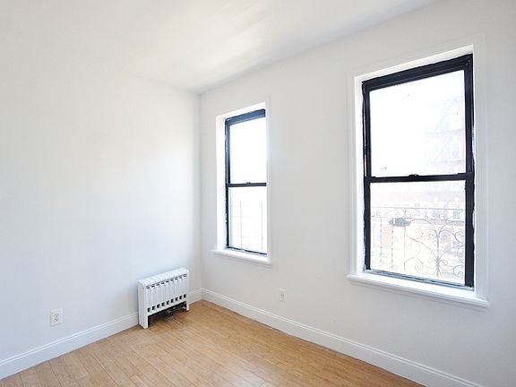 4th image of 26 Saint Nicholas Pl #A3