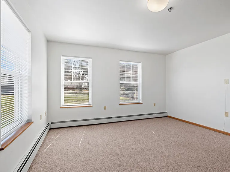 1085 Jaystone Ter — Photo 15