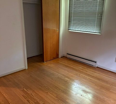 5th image of 310 Azalea Dr #B