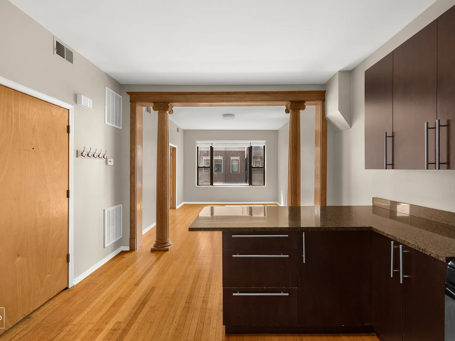 4 bed, 1200 sqft, $4,600 — Photo 2
