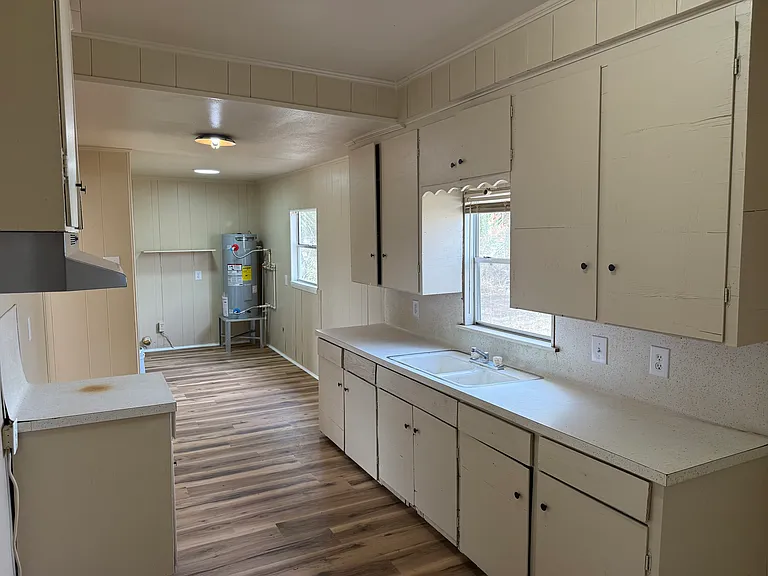 422 W Johnston Ave — Photo 8