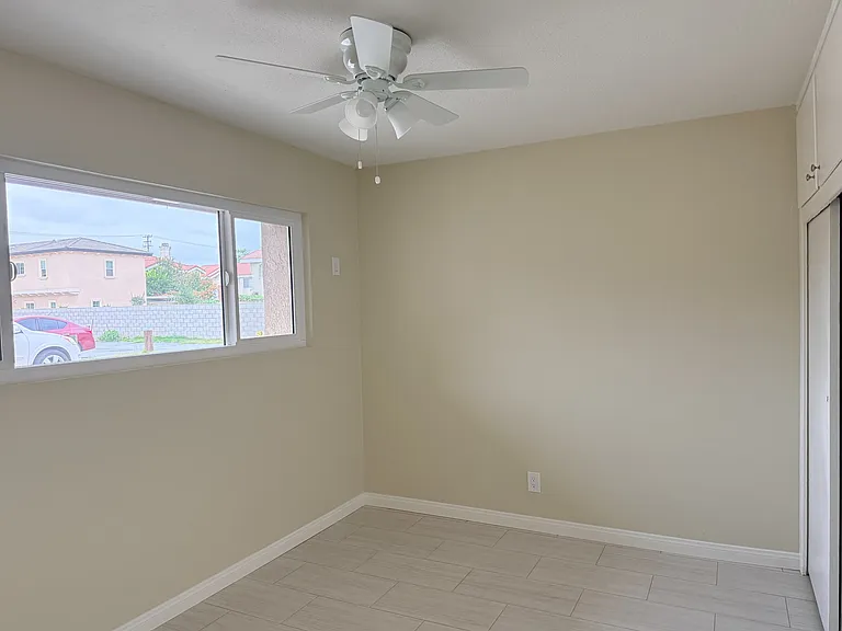4224 1/2 N La Rica Ave — Photo 8