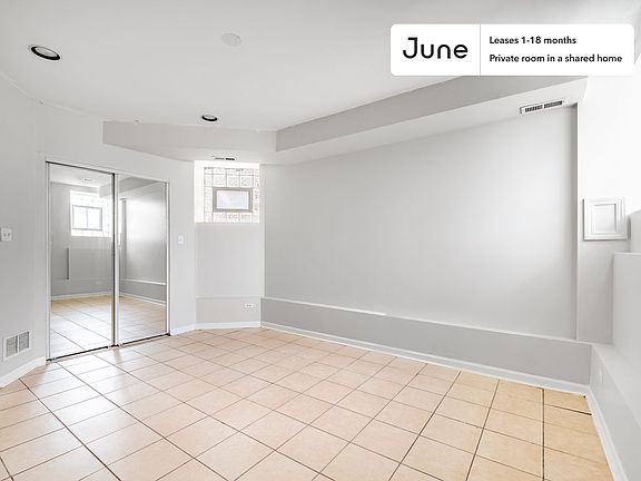 3rd image of 1329 N Artesian Ave #1-D