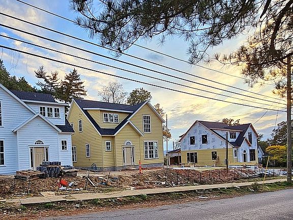3rd image of 126 N Olive Ave