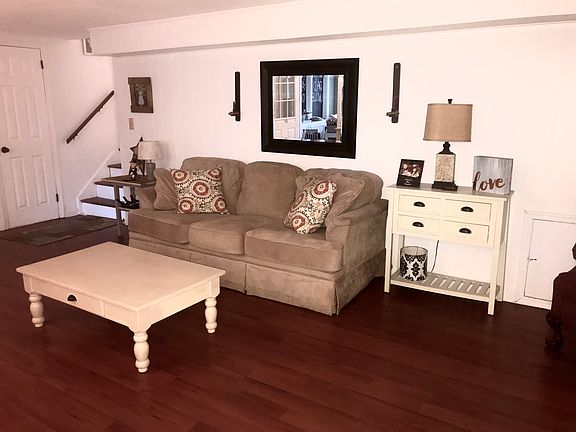 3rd image of 19 Appletree Dr