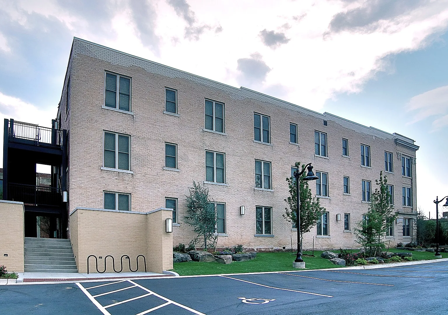 Hadden Hall — Photo 1