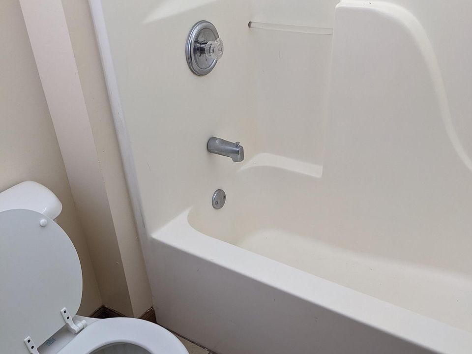 1st image of 9 Pearson Dr #9