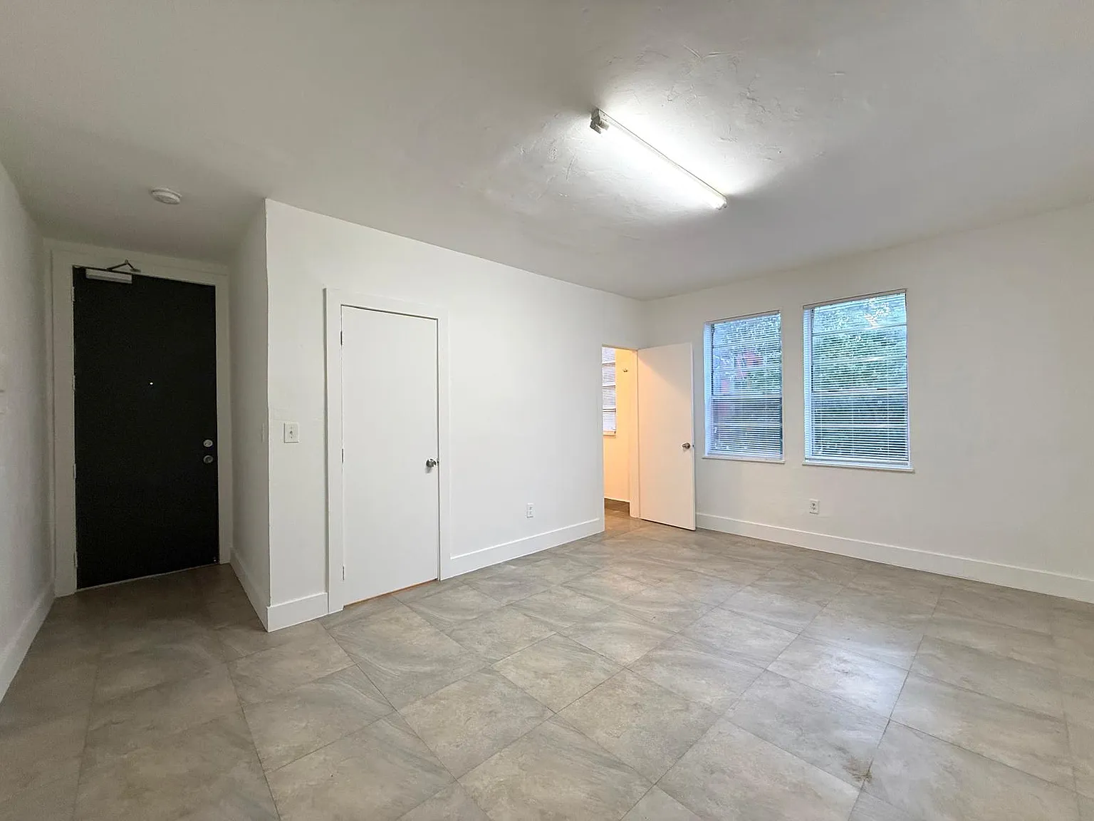Studio, 450 sqft, $1,600 — Photo 4