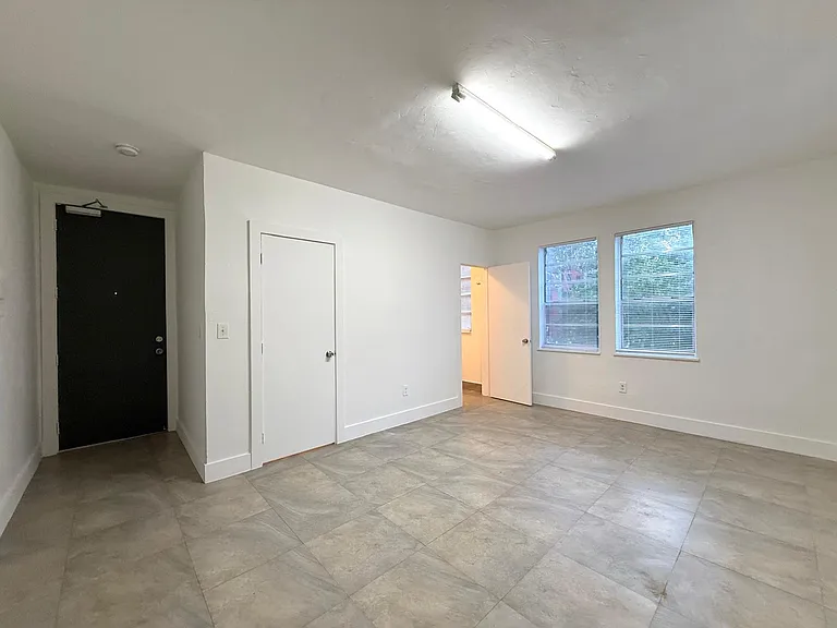 2701 NW 1st Ave #5 — Photo 4