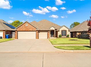 805 W Old Farm Way, Mustang, OK 73064