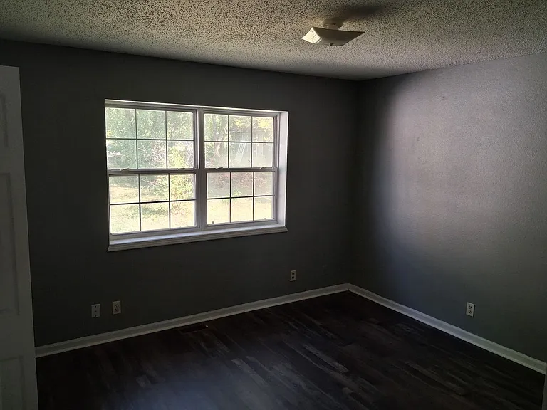1006 N Elm St — Photo 2