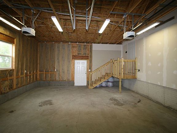 4th image of 215 Greenbush Dr