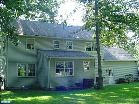 3rd image of 1680 Redwood Dr