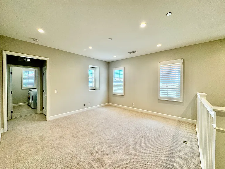 107 Omar — Photo 12