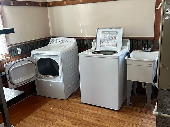 4th image of 10381 Bailey Dr NE