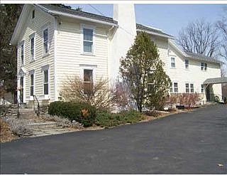 2nd image of 911 S Manlius St