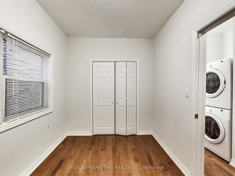 809 Dovercourt Rd #UPPER — Photo 17