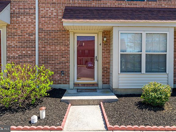 2nd image of 4 Acorn Blvd