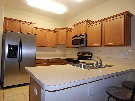3rd image of 3230 Retreat View Cir