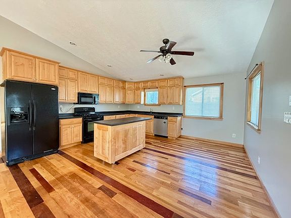 2nd image of 119 Pearl St