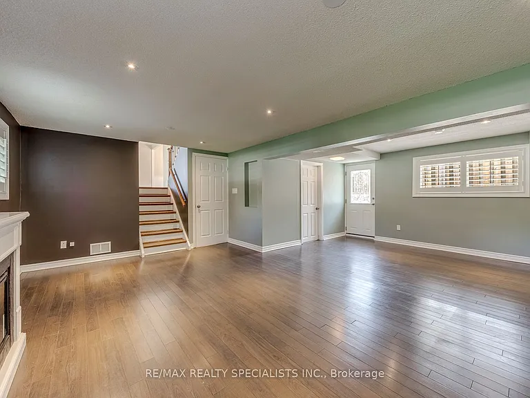 5 Country Club Dr — Photo 35