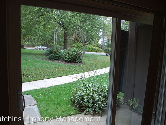 4th image of 240 Crocker Dr APT A