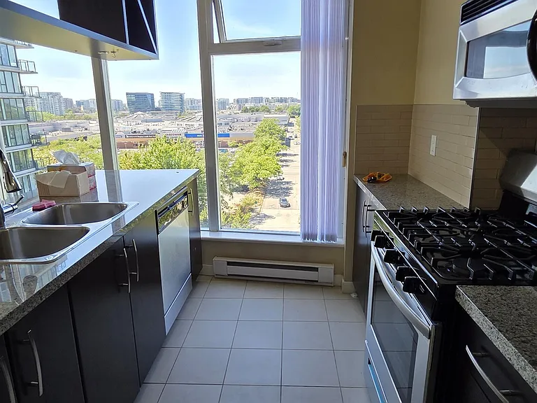 5068 Kwantlen St #1008 — Photo 24