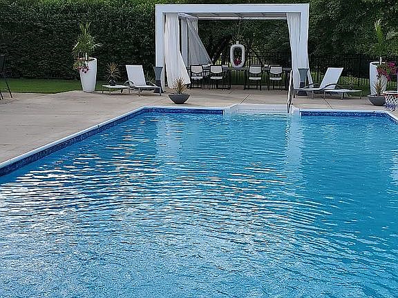 18'x36' Pool with Cabana