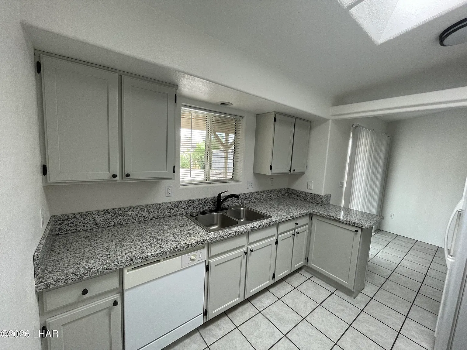 3 bed, 2.0 bath, 1228 sqft, $1,800 — Photo 4