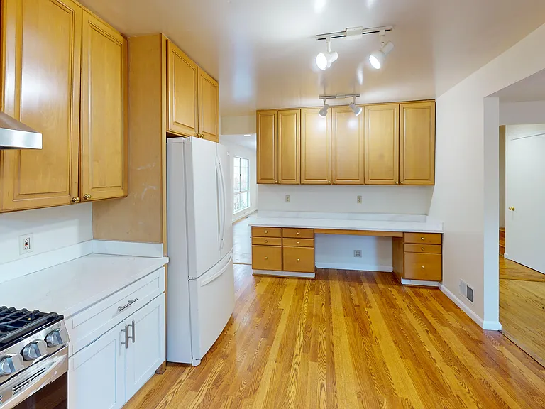 796 Clara Dr — Photo 7