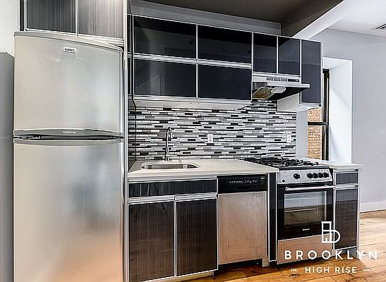 4th image of 1446 Pacific St #2L